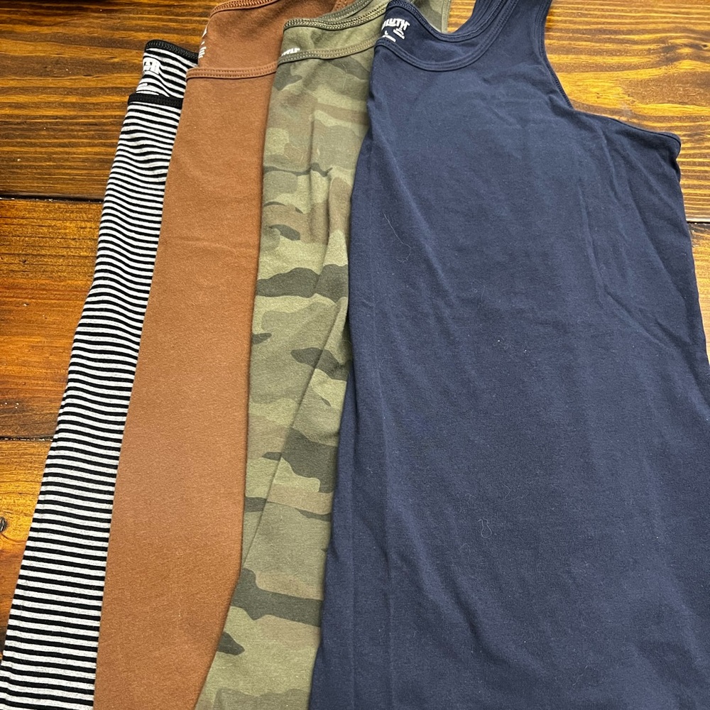 Duluth Trading Company No Yank tanks
